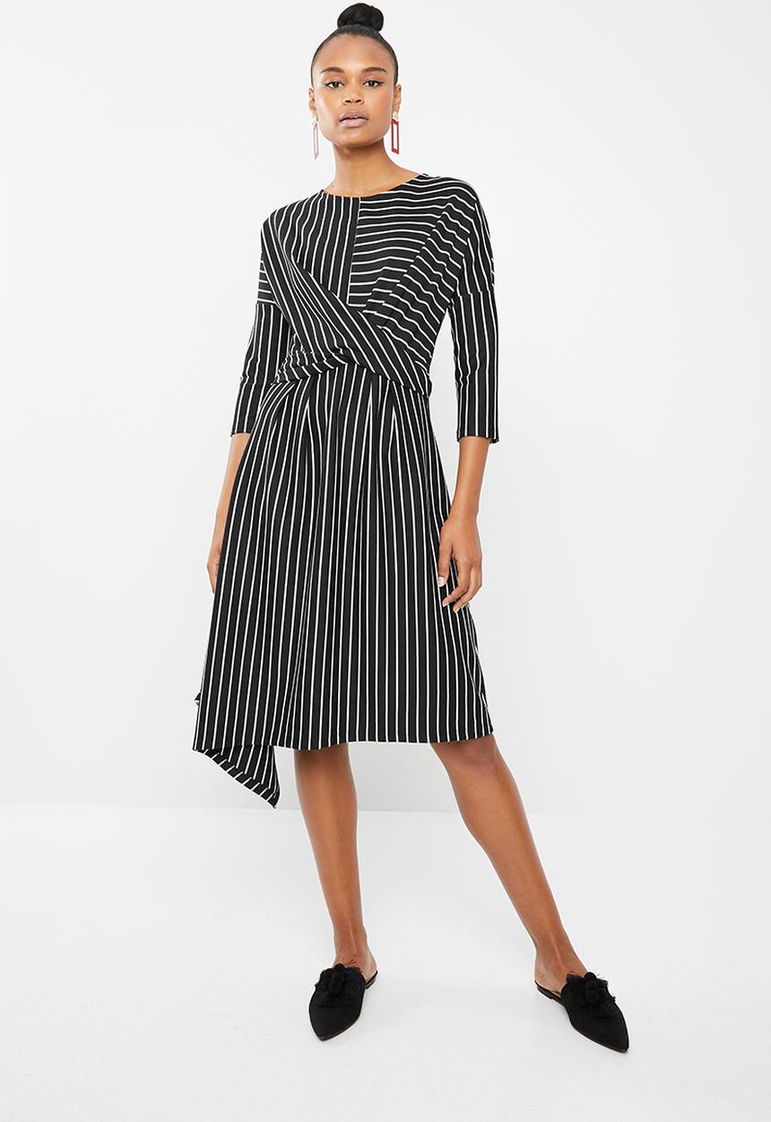 Superbalist - Twist front midi dress - black & white