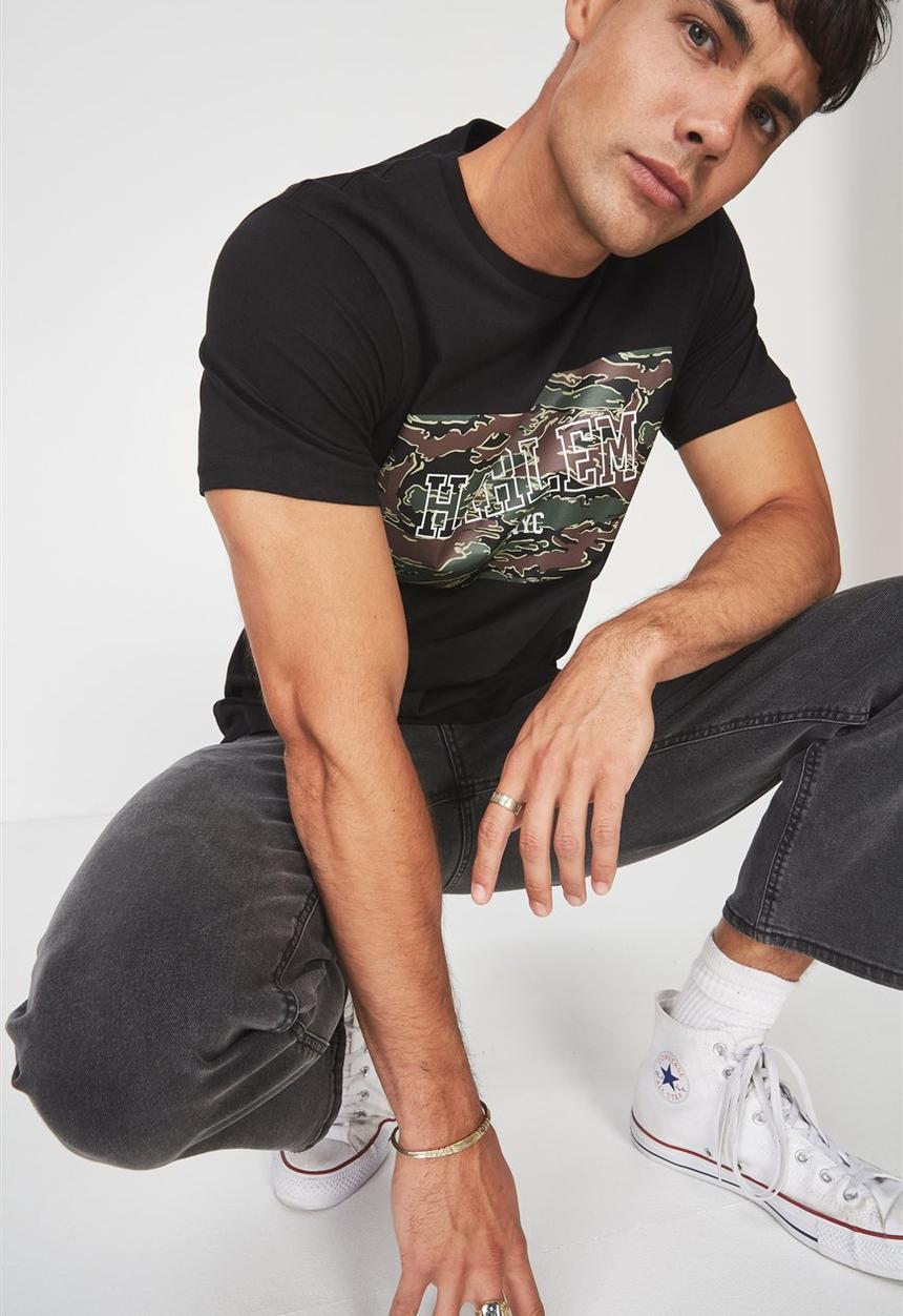 Cotton On - Active NYC-camo print graphic tee - black