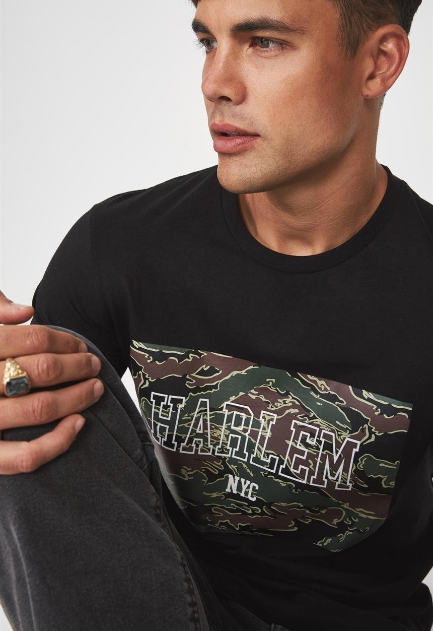 Cotton On - Active NYC-camo print graphic tee - black