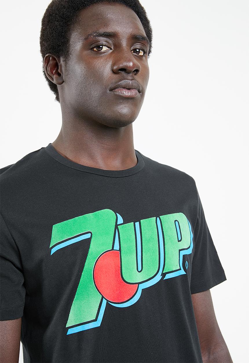 Jack & Jones - 7 Up short sleeve crew neck tee - black 
