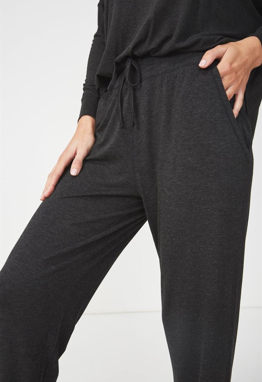 Cotton On - Sleep recovery relaxed pant - black 
