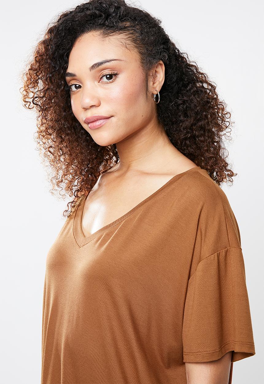 Superbalist - Longer length V-neck tee - tan