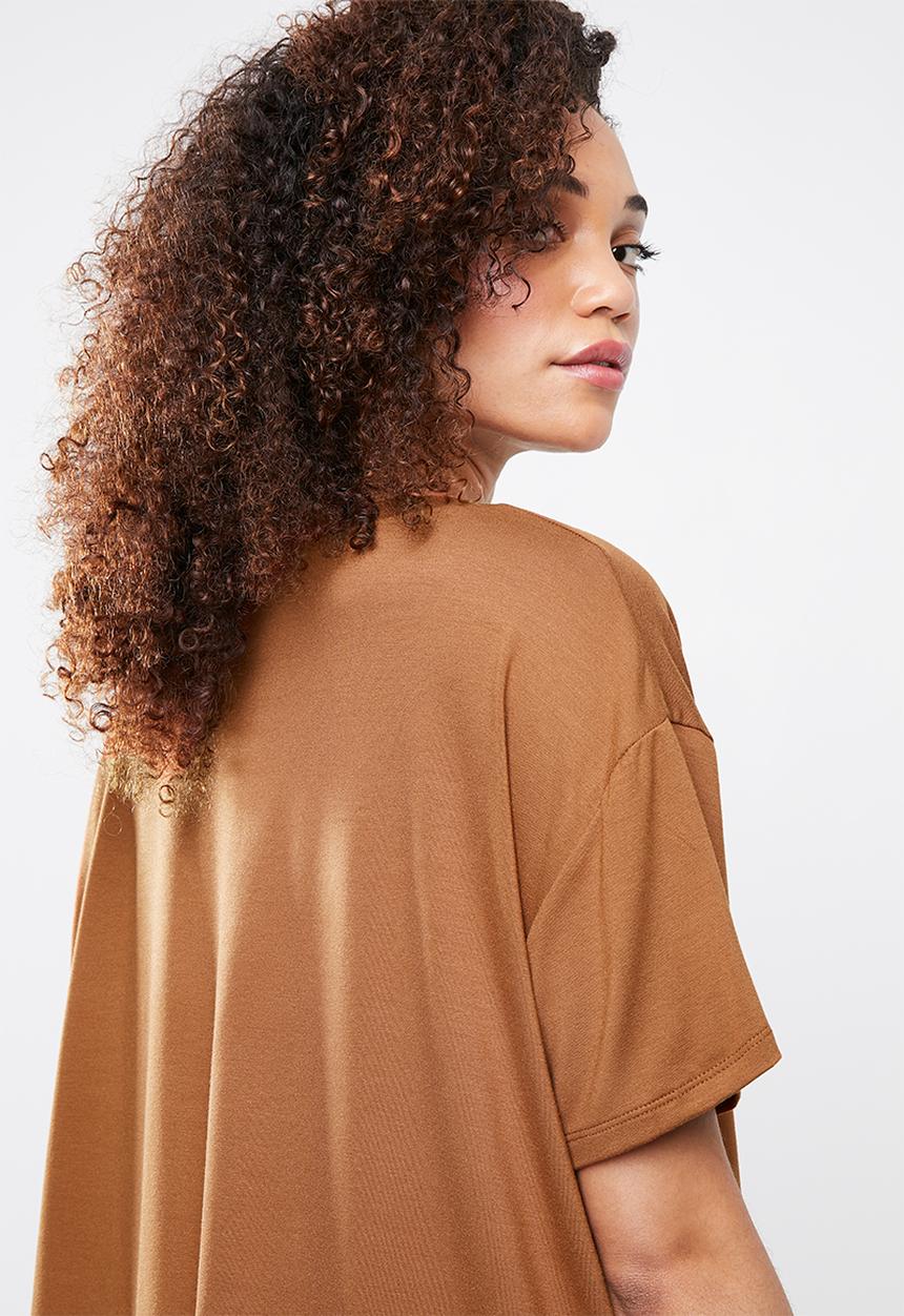Superbalist - Longer length V-neck tee - tan