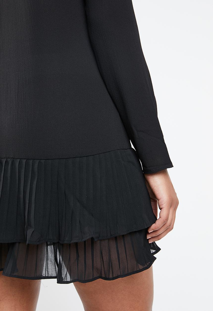 Missguided - Pleated hem long sleeve shift dress - black