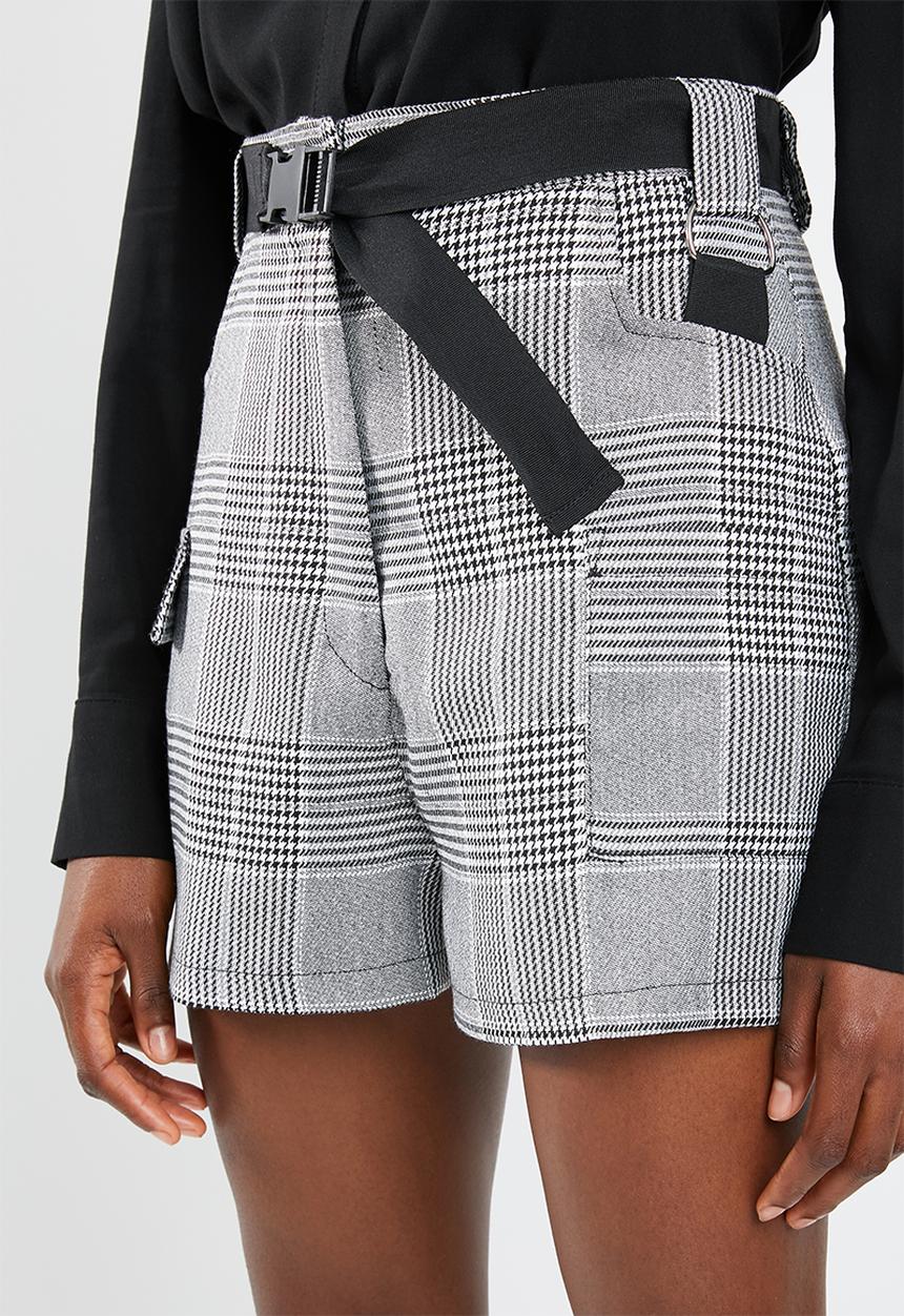 Superbalist - Belted check shorts  - black & white 