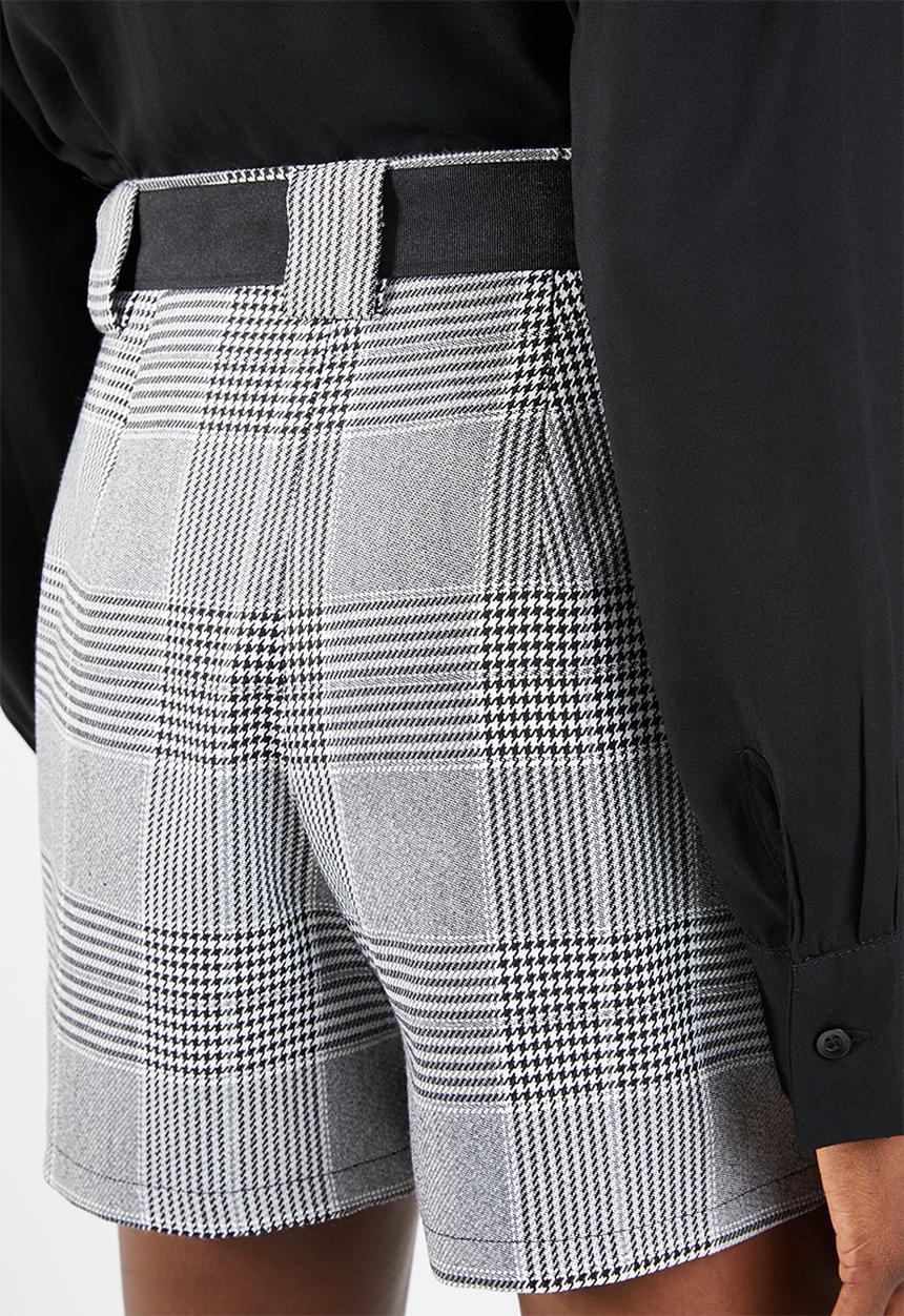 Superbalist - Belted check shorts  - black & white 