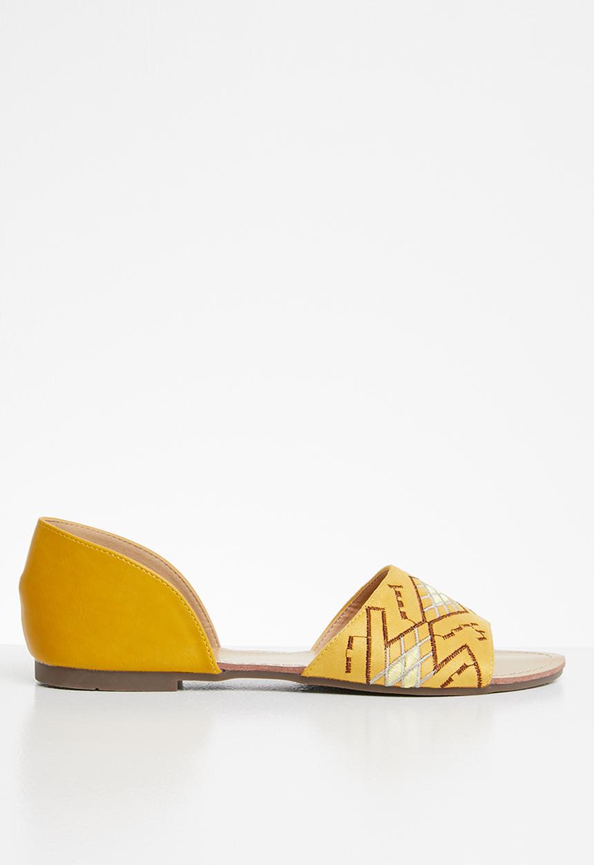 Jada - Tribal embroidered sandal - mustard