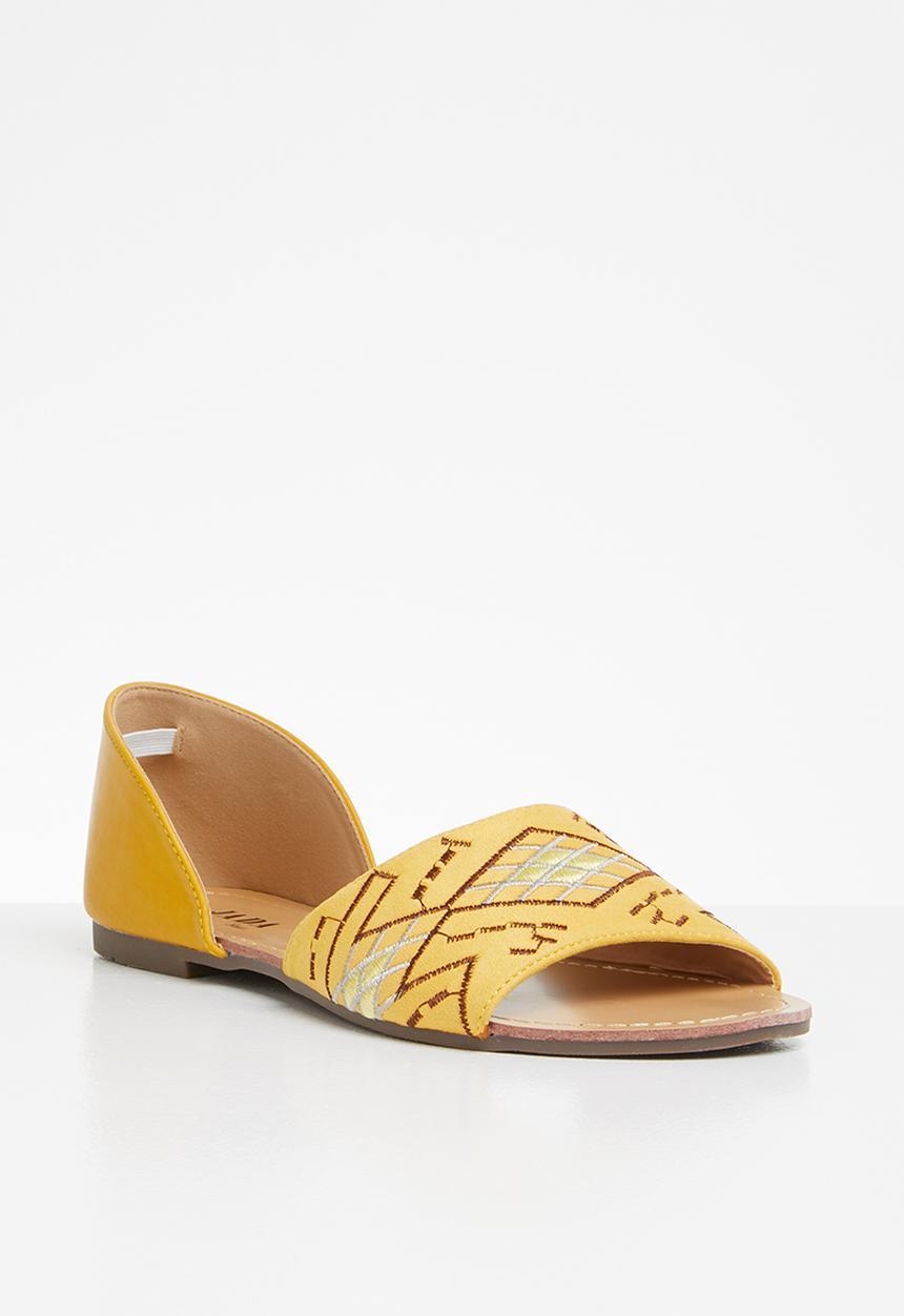 Jada - Tribal embroidered sandal - mustard