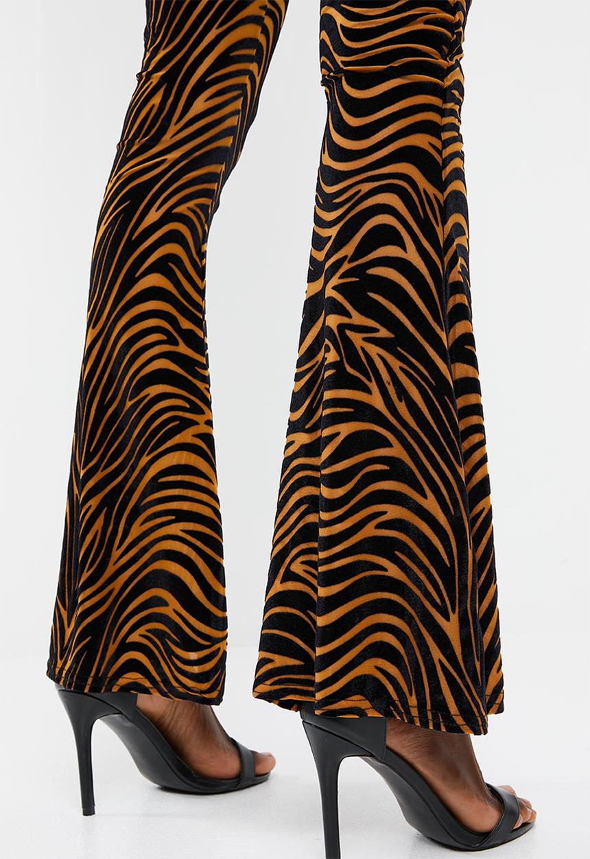Missguided - Zebra velvet flare trousers - brown