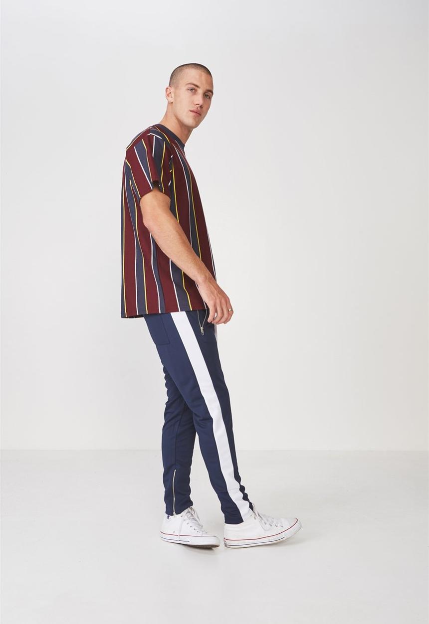Cotton On - Downtown loose fit tee - burgundy & navy 