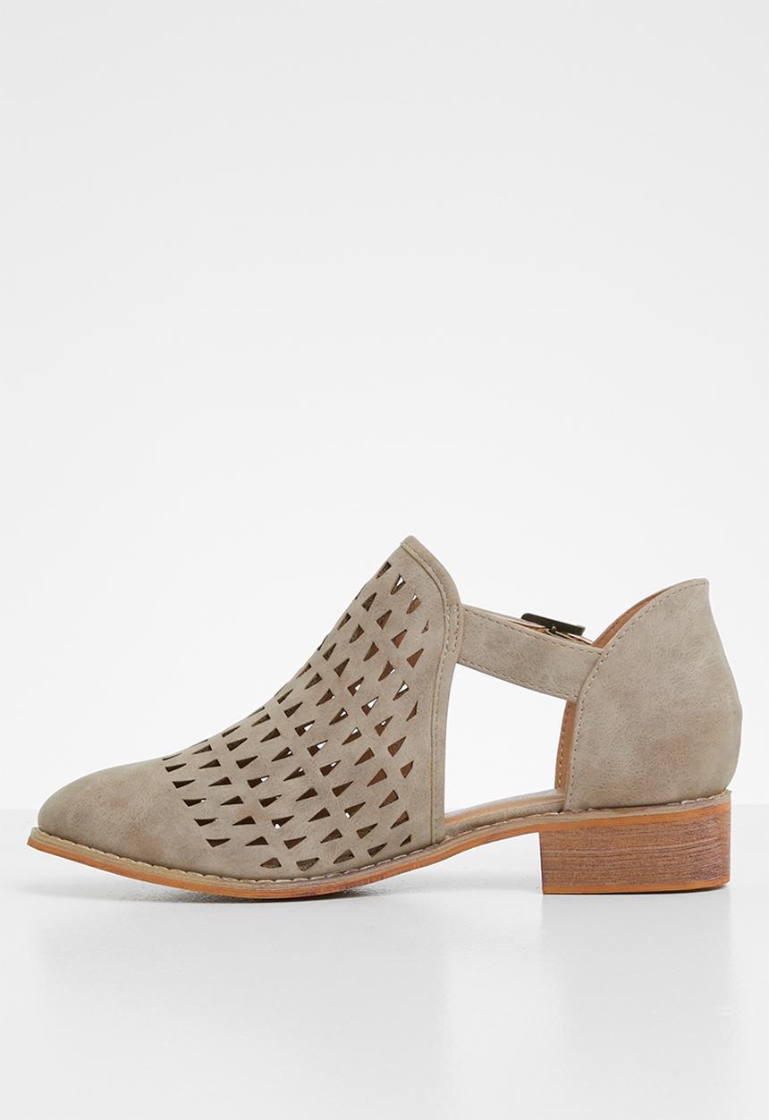 Jada - Laser cut flat ankle boot - brown