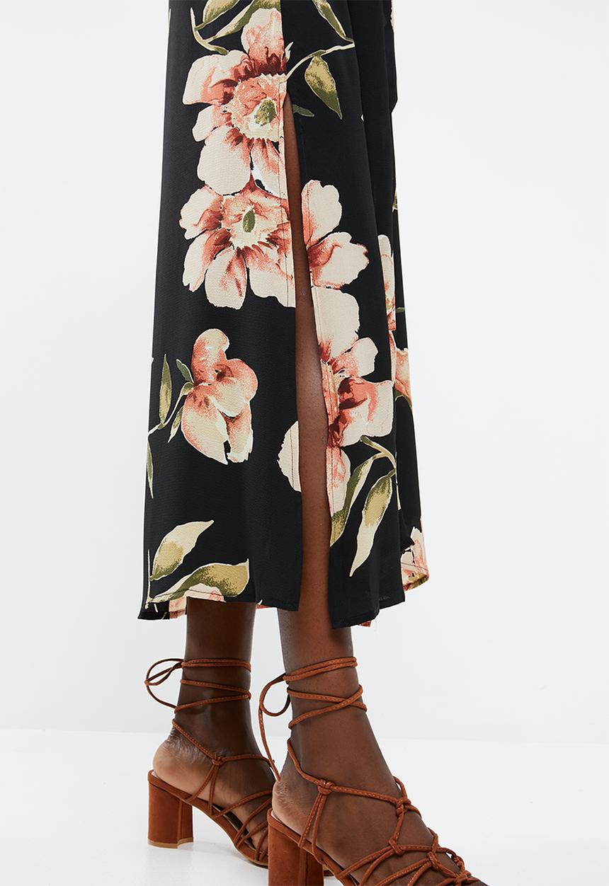 Revenge - Cami strap floral maxi with tie waist - black