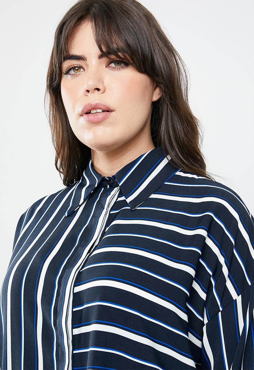 STYLE REPUBLIC PLUS - Longer length stripe shirt - navy & white 
