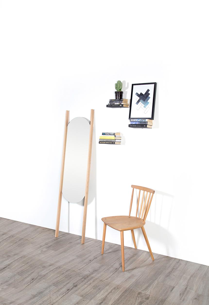 Smart Shelf - Leaning pill mirror - natural oak