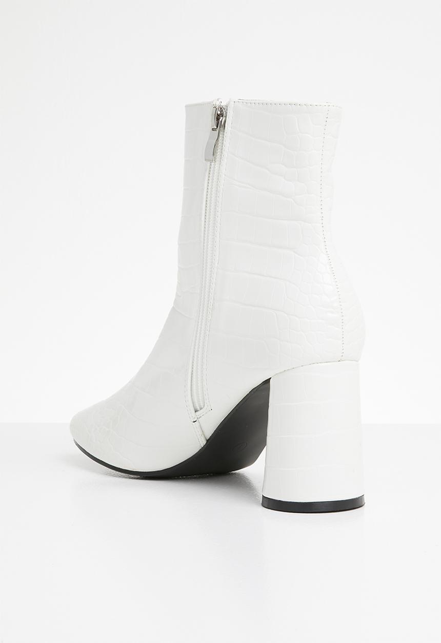 Public Desire - Bronte round block heel ankle boot - white 