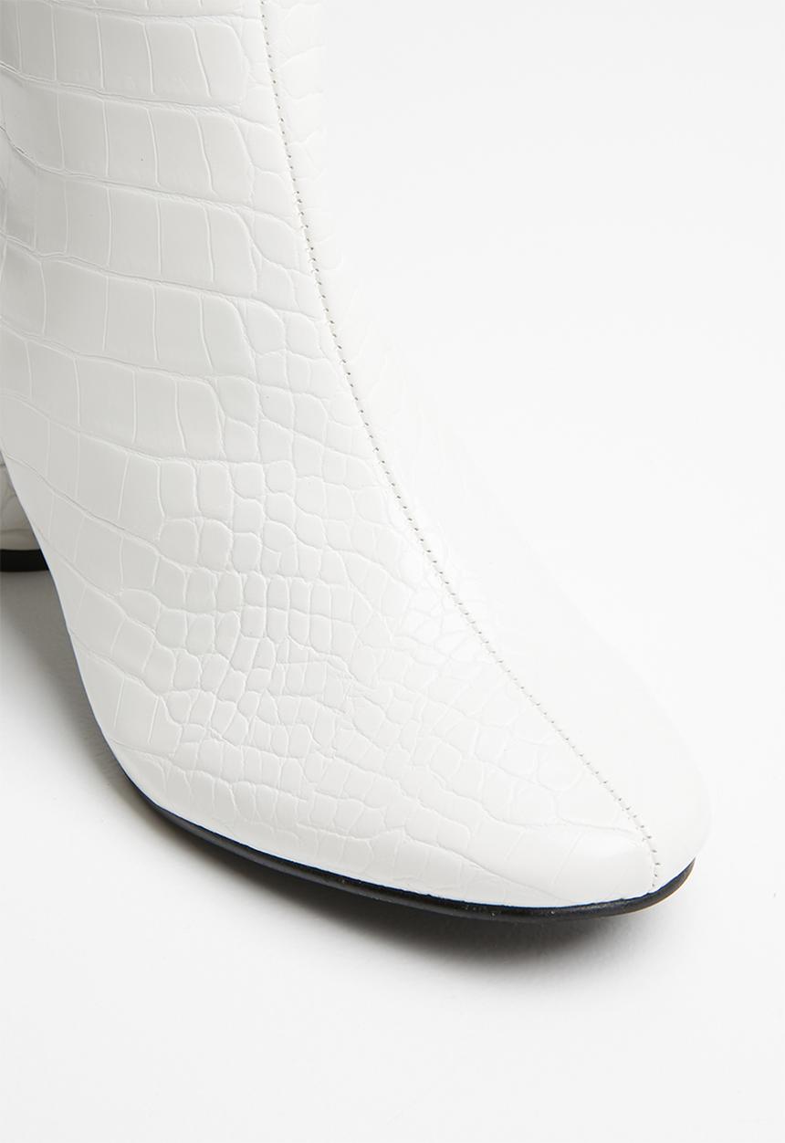 Public Desire - Bronte round block heel ankle boot - white 