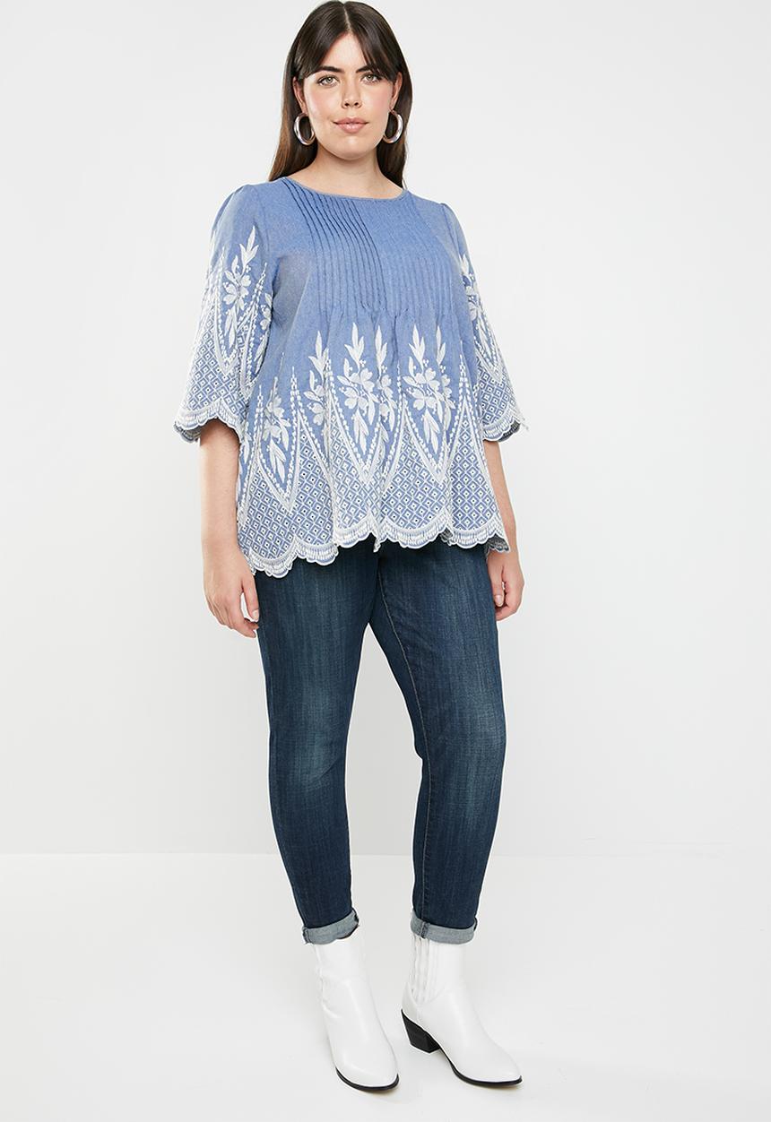 STYLE REPUBLIC PLUS - Anglaise detail blouse - blue