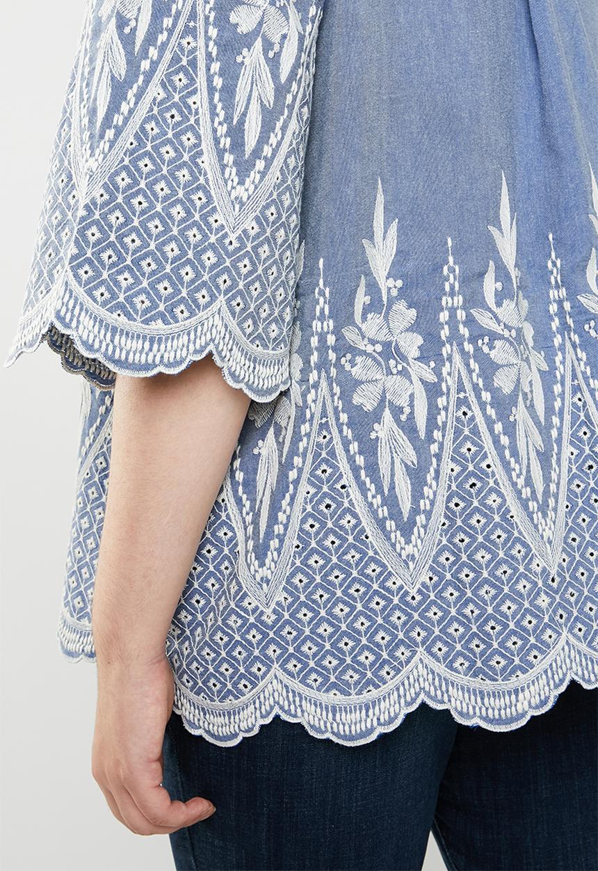 STYLE REPUBLIC PLUS - Anglaise detail blouse - blue