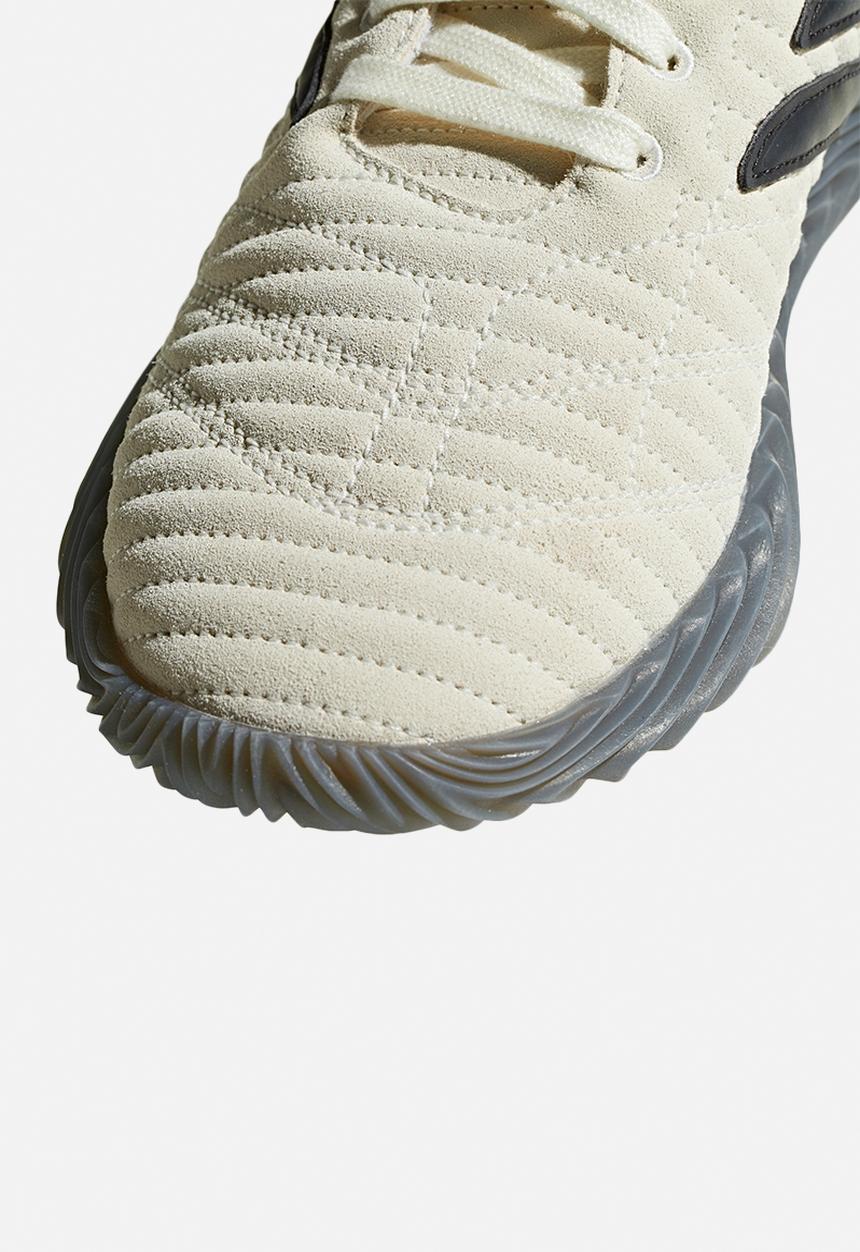 adidas Originals - Sobakov - off white/black/raw amber