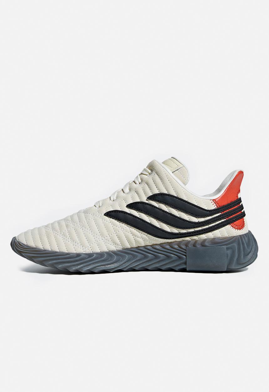adidas Originals - Sobakov - off white/black/raw amber