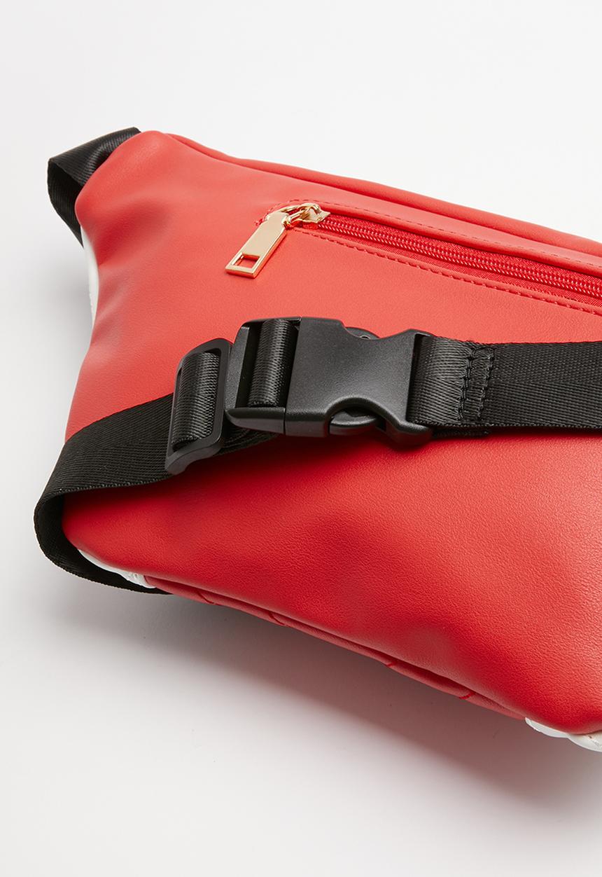 BLACKCHERRY - Quilt detail moonbag - red