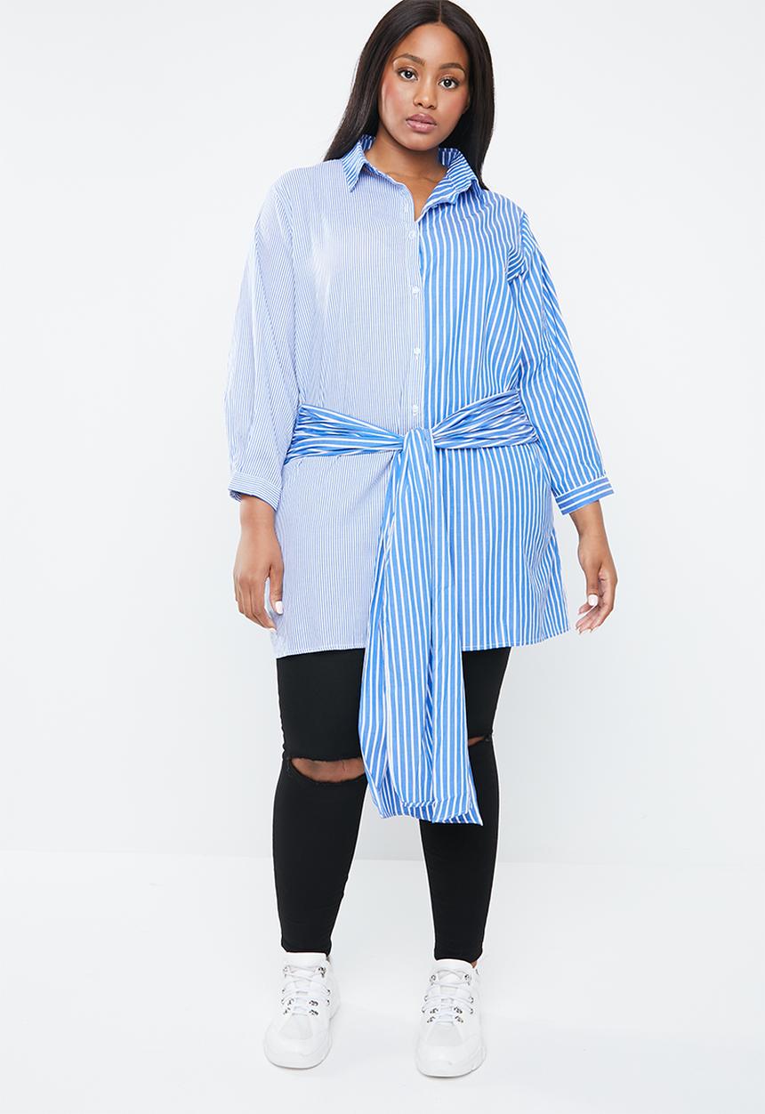 STYLE REPUBLIC PLUS - Asymmetrical shirt with multi-tie detailing - blue & white