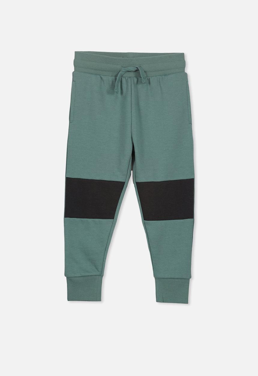 Cotton On - Leo trackpant - green and black