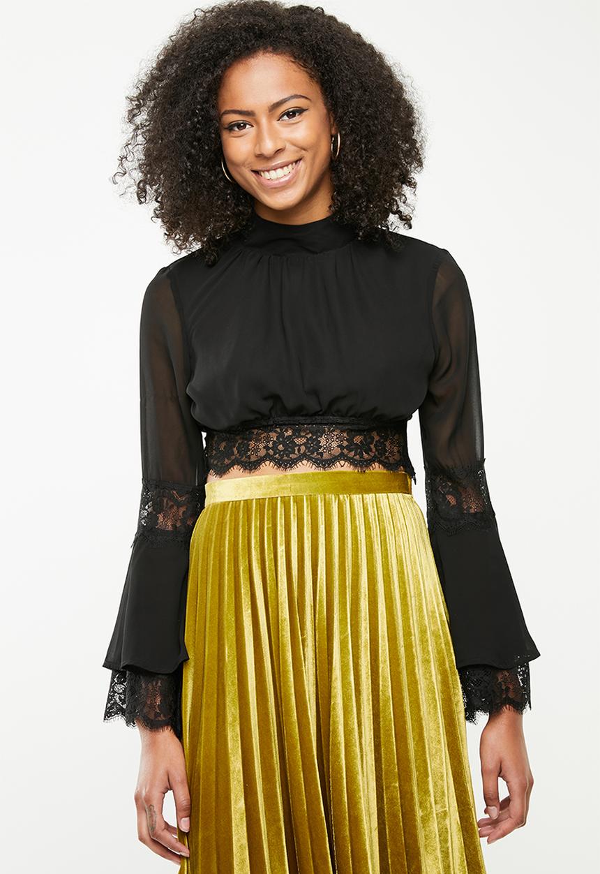 Missguided - Flared long sleeve lace trim crop top - black