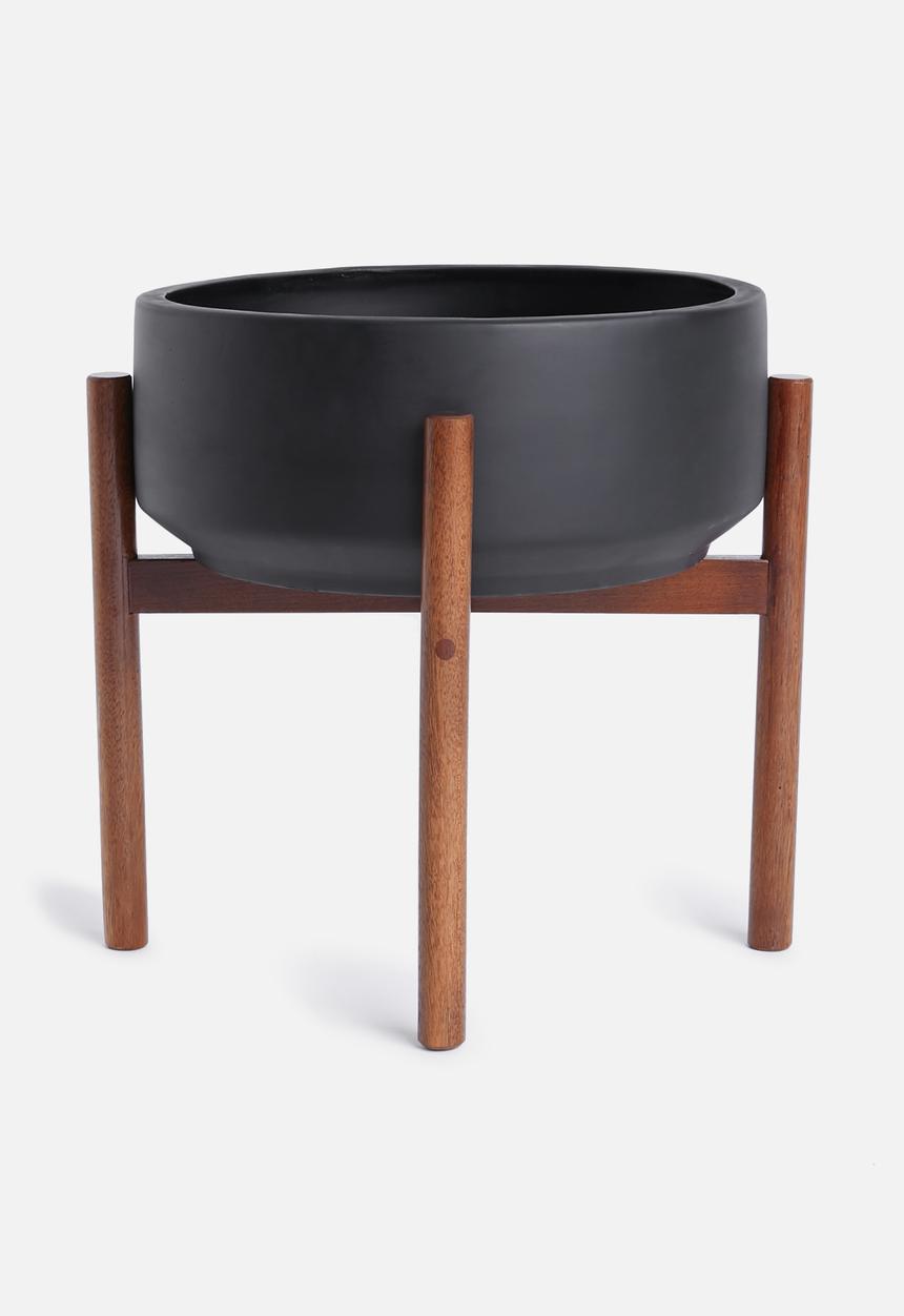 Grey Gardens - Latvia planter medium - black