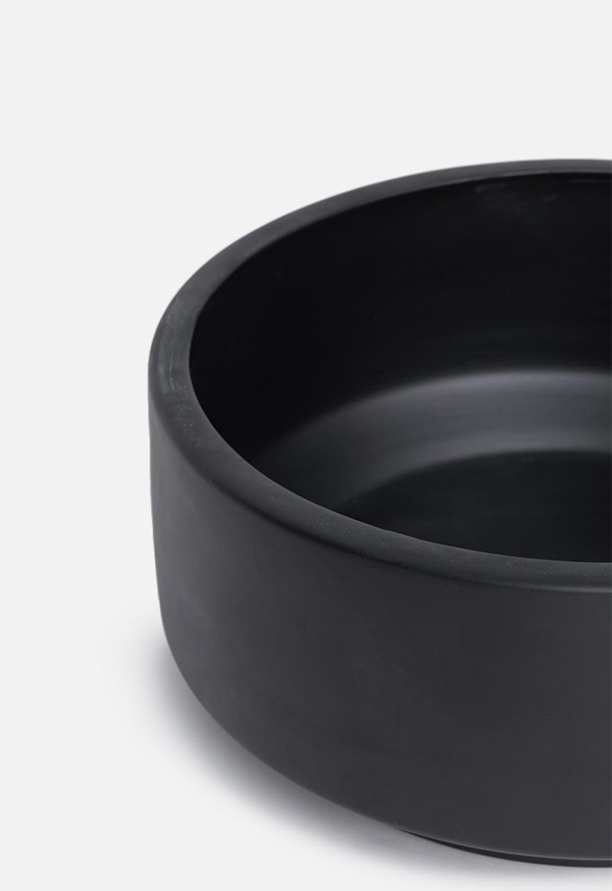 Grey Gardens - Latvia planter medium - black