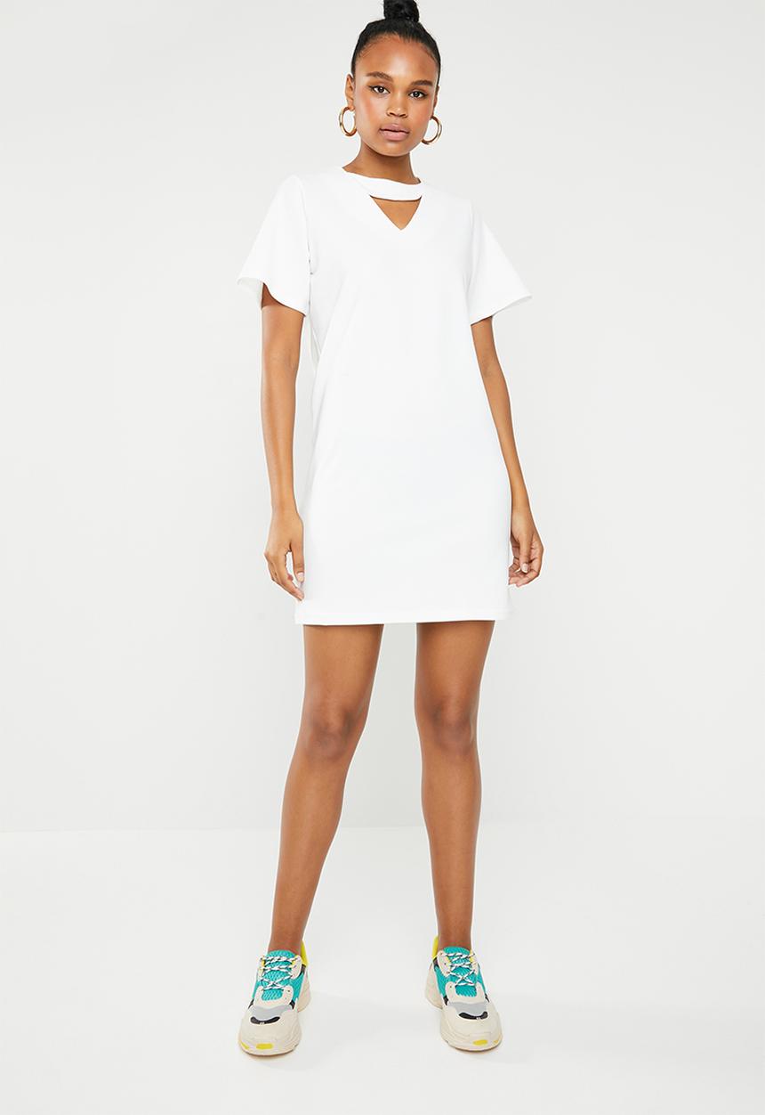c(inch) - Choker neckline dress - white