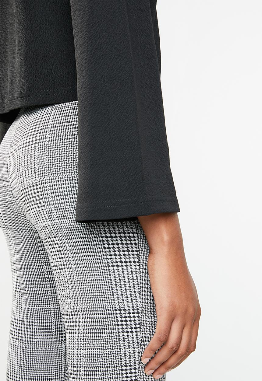 Superbalist - Boxy top with flute sleeve - black