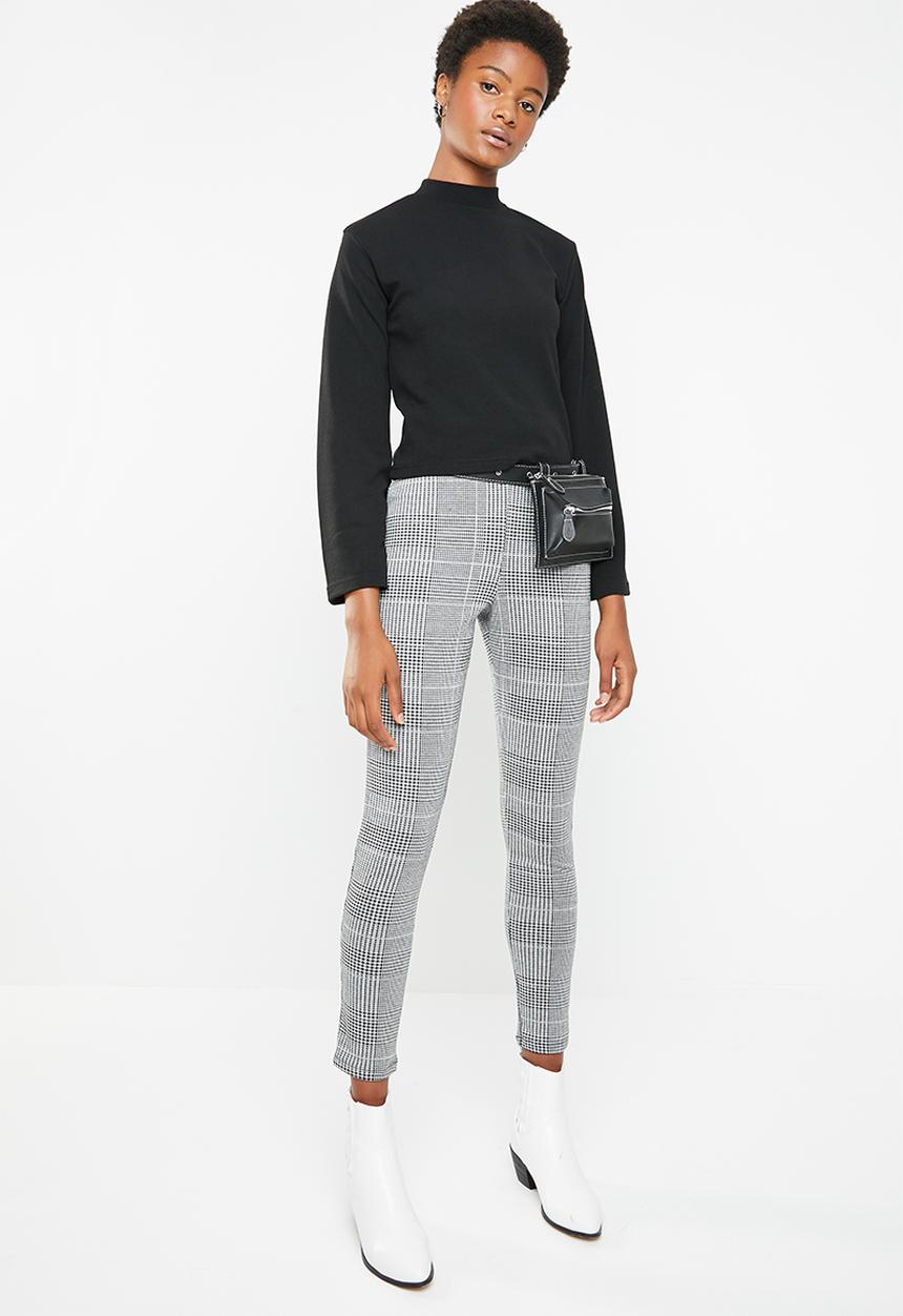 Superbalist - Boxy top with flute sleeve - black