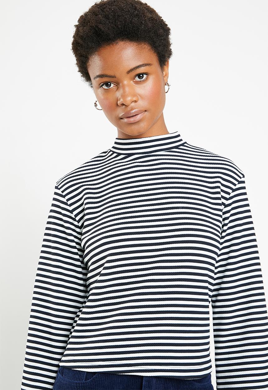 Superbalist - Boxy top with flute sleeve - black & white