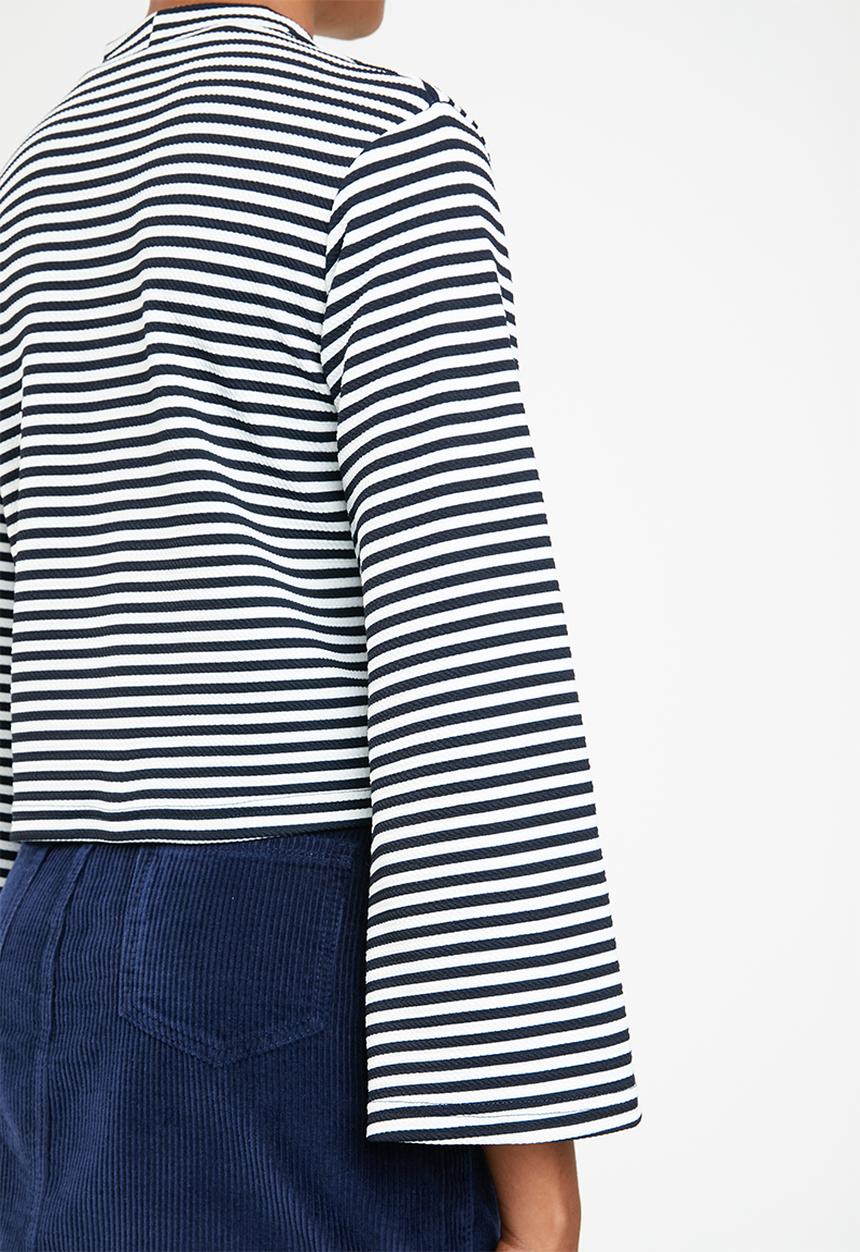Superbalist - Boxy top with flute sleeve - black & white