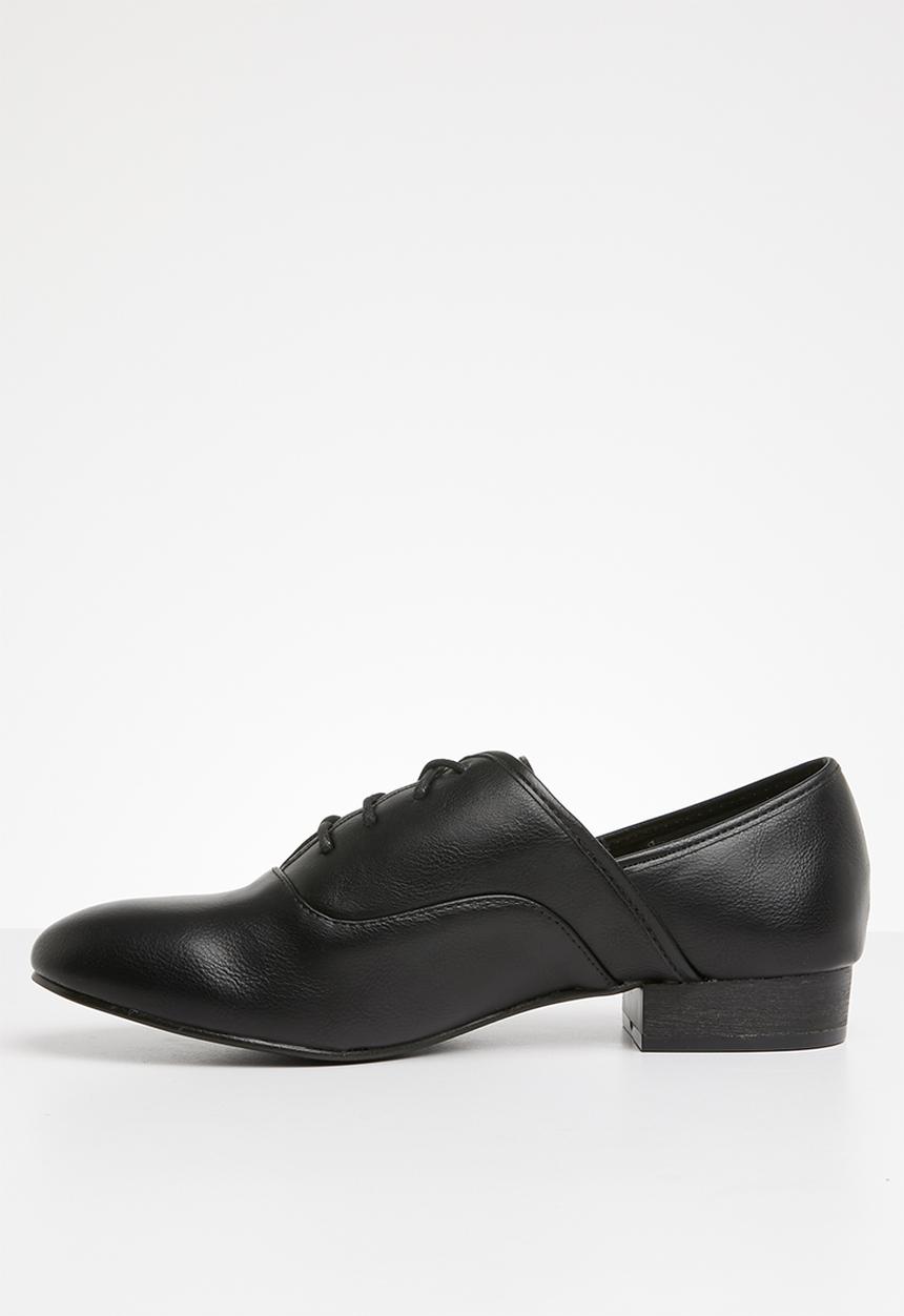 Superbalist - Reese brogue - black