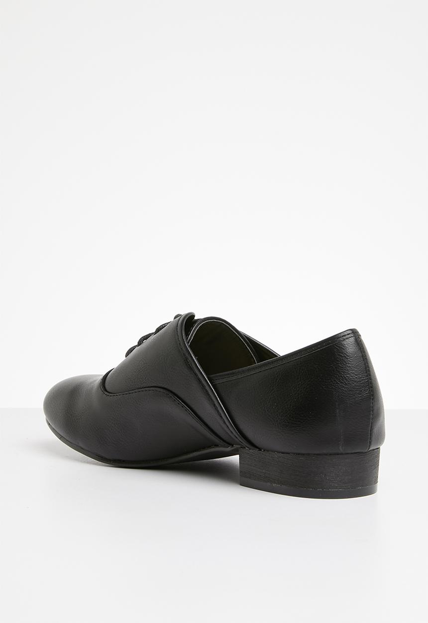 Superbalist - Reese brogue - black