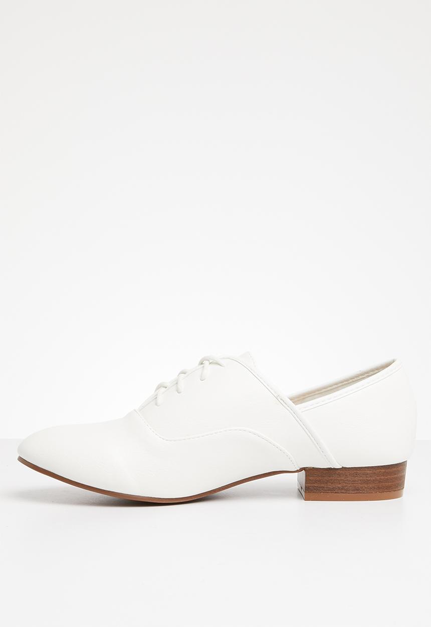Superbalist - Reese brogue - white