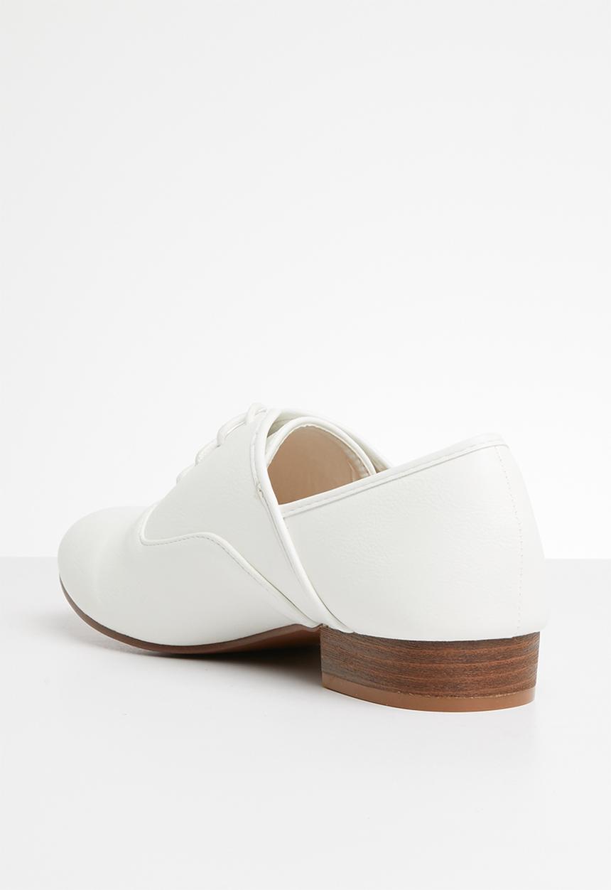 Superbalist - Reese brogue - white
