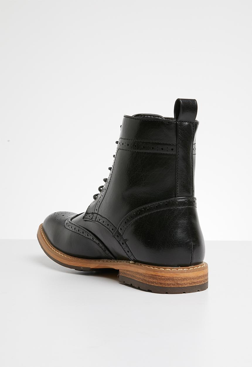 Superbalist - Grayson brogue detail boot - black