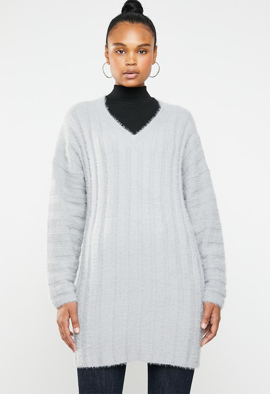 Missguided - V neck fluffy ribbed knitted dress - grey