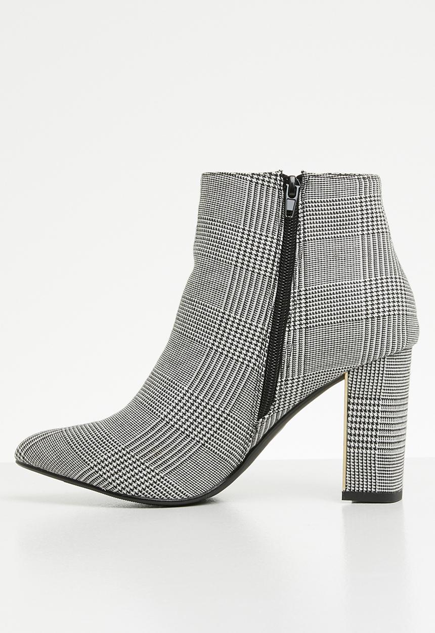 Miss Black - Milla boot - black & white