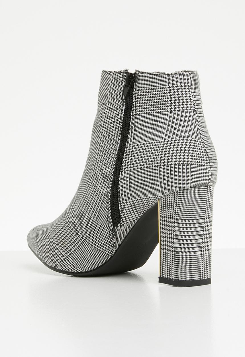 Miss Black - Milla boot - black & white