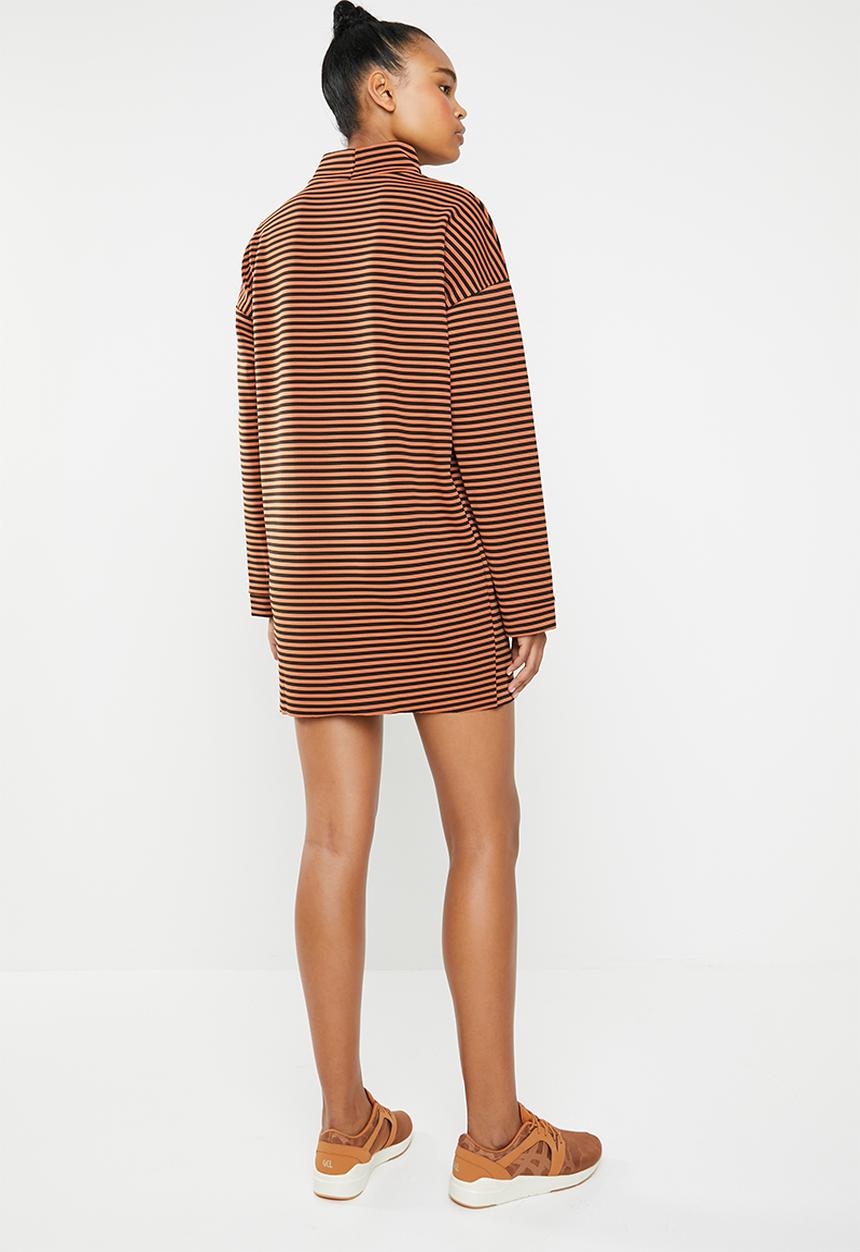 Missguided - High neck sweater dress - black & brown