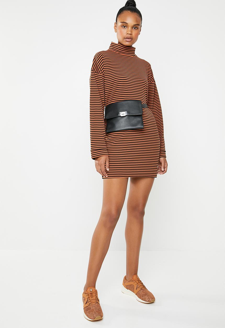 Missguided - High neck sweater dress - black & brown