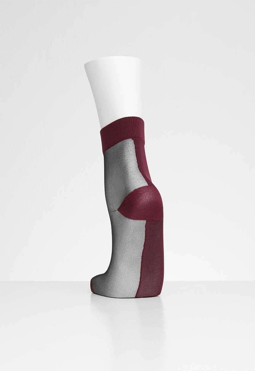 Hysteria - Flippa nylon ankle sock - burgundy & black