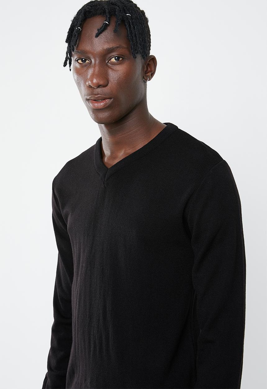 Superbalist - Basic V-neck slim fit knit - black
