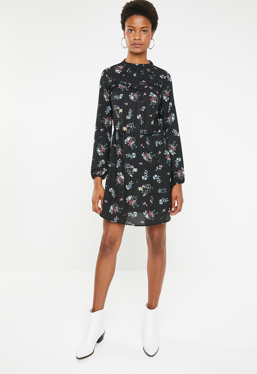 Brave Soul - Pleated floral dress with button back detail - black