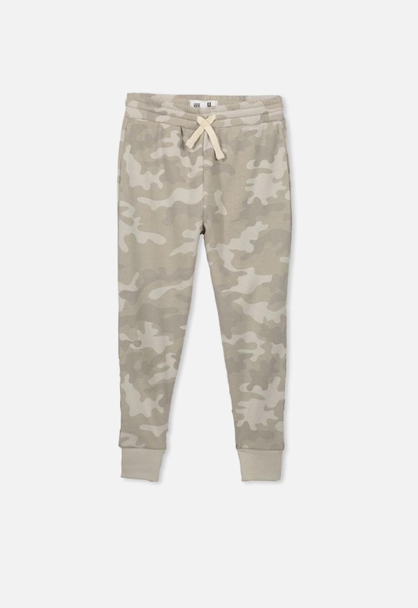 Cotton On - Lewis camouflage trackpant - green