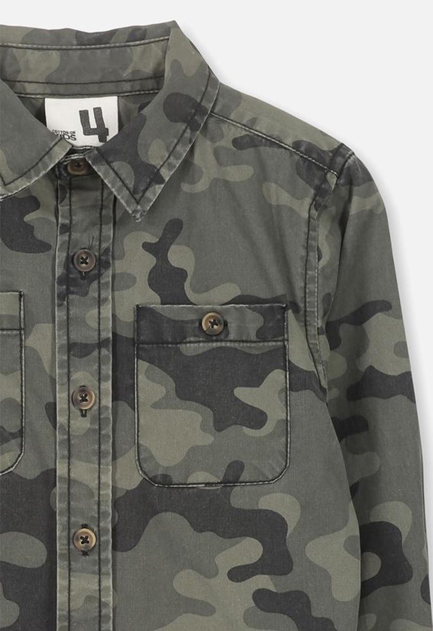Cotton On - Noah long sleeve camouflage shirt - green